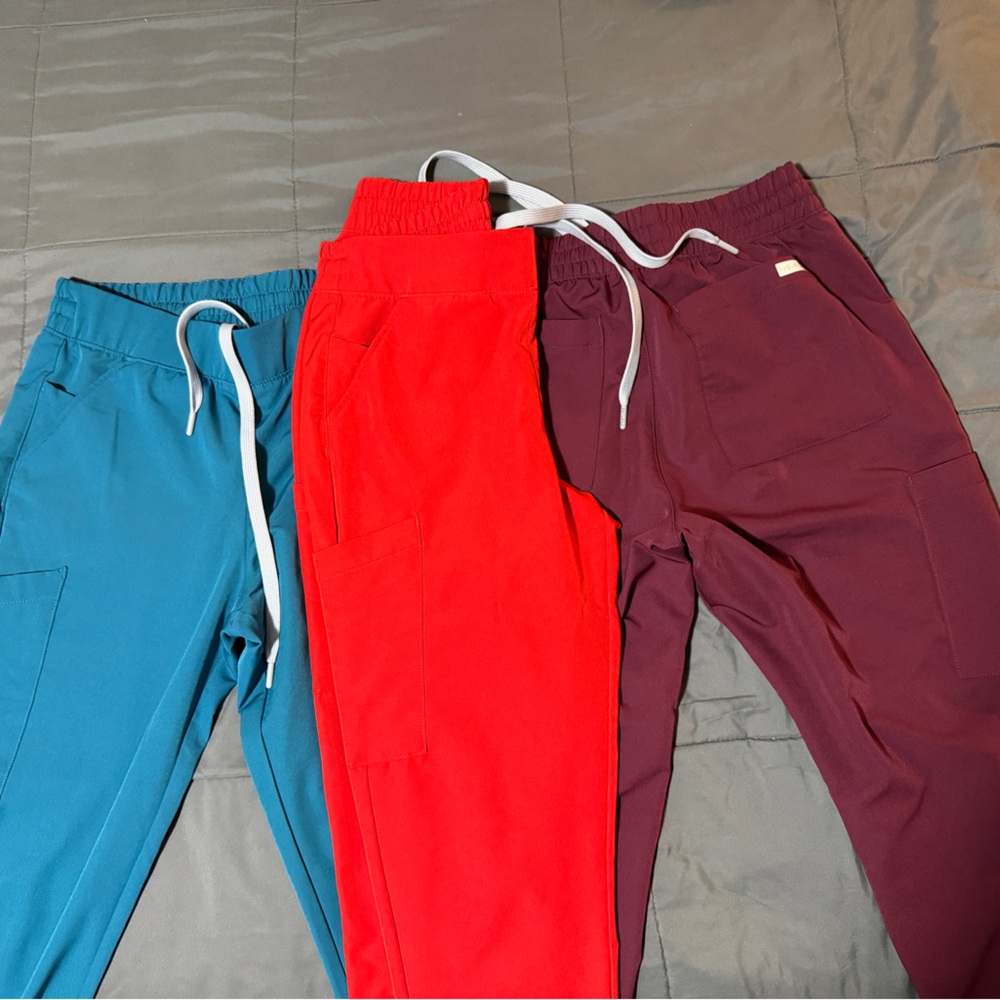 ReSurge Amber Women's Modern 7-Pocket Flat Front Slim Leg Jogger Scrub Pants